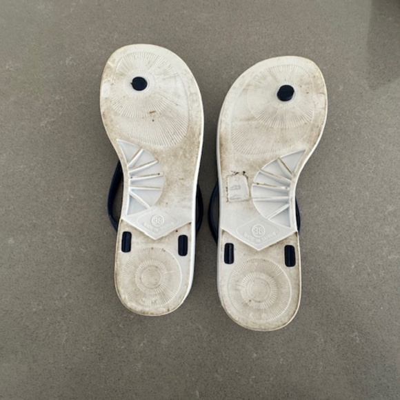 French Connection Sz 7 Jelly Navy & White Flip Flops-Worn only a few tim… - Picture 5 of 6